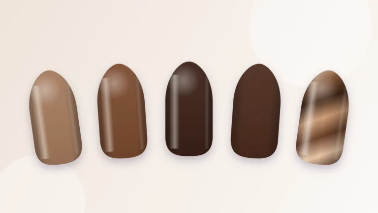 Cinq capsules d’ongles marron : marron glacé, chocolat au lait, chocolat noir brillant, chocolat mat et chocolat chrome